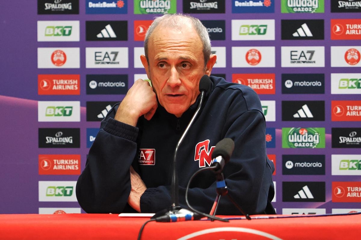 Show do Olimpia Milano, voa mais alto que L'Aquila Trento. Ettore Messina: "Uma arbitragem que eu não entendi. Uma disparidade gritante..."