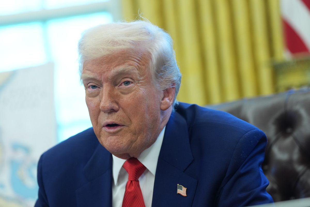 Trump fa piazza pulita, licenziati cento membri del Consiglio di Sicurezza Nazionale: "Hai trenta minuti per liberare la scrivania"