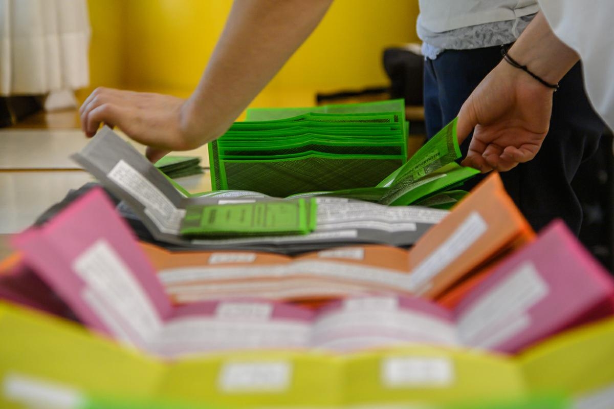 Referendo: urnas abertas, votação até às 15h. Participação eleitoral fraca: às 23h, era de 22,7% (em 2011, era de 41,1%).
