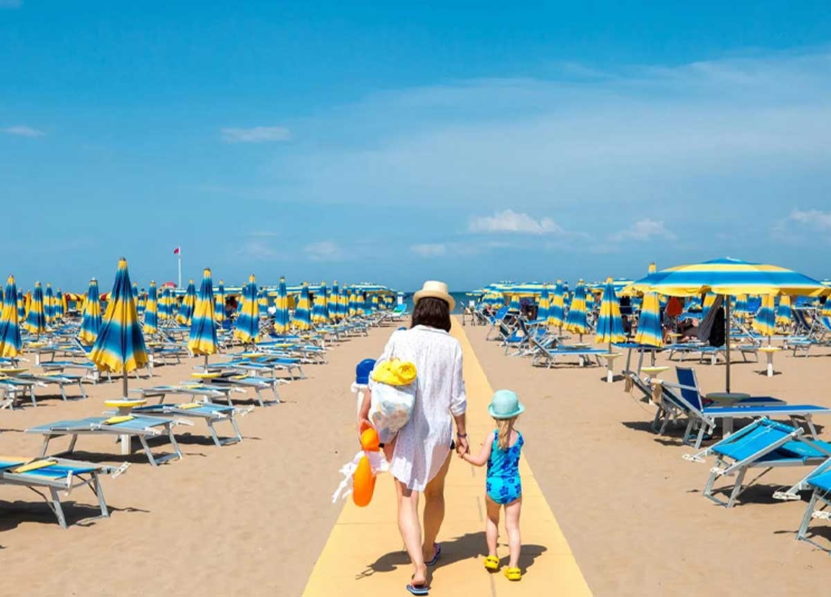 Leere Strände, Anwohner geben den „Preisen“ die Schuld. Doch Strandarbeiter: „Die Realität ist, dass Familien nicht über die Runden kommen.“ Wer hat Recht?