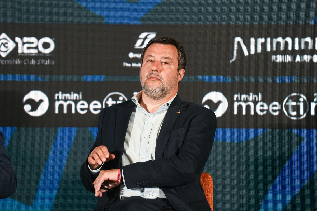 Porażka w Toskanii zmienia oblicze Ligi: Vannacci nagle się wycofuje, Salvini pod presją.