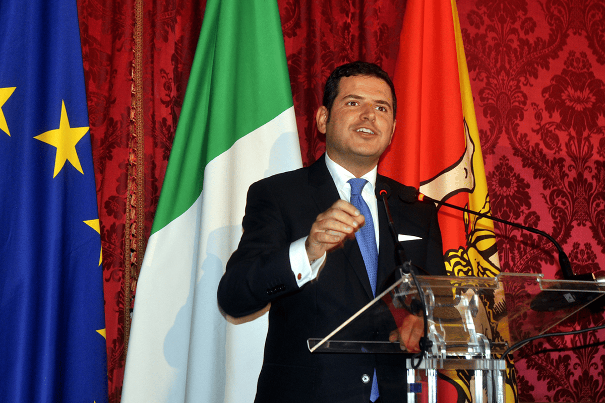 Terremoto político na Sicília, presidente da assembleia regional Galvagno (FdI) investigado por corrupção