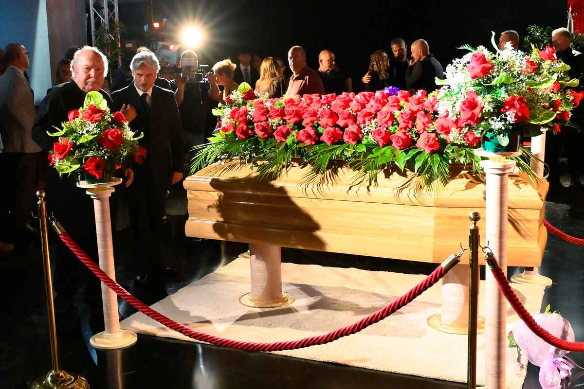 TV reytingleri, Pippo Baudo'nun cenazesi: Küçük ekran ikonunun anısına 2,5 milyondan fazla izleyici