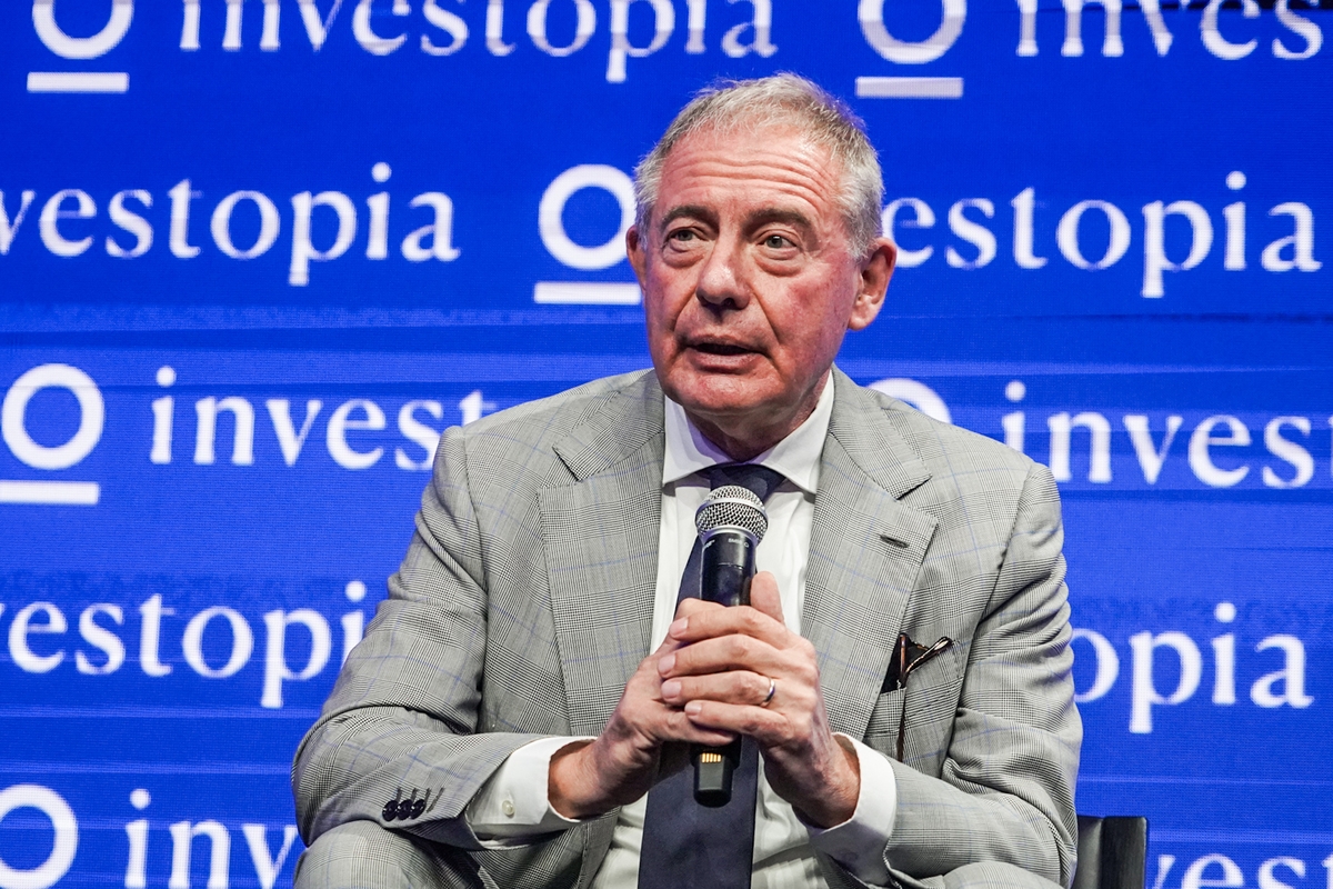 Ex Ilva, Urso: "Presto ci saranno altri soggetti per l'acquisizione. E non è previsto alcuno spezzatino". Intervista