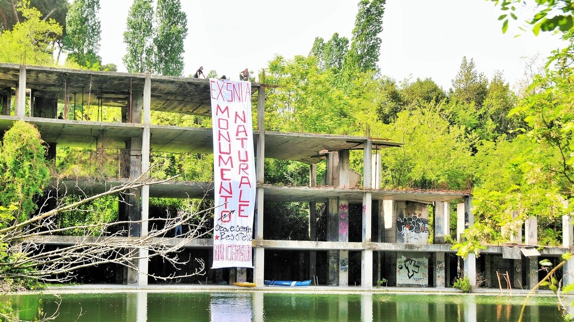 Het Bullicante-meer ex Snia van Rome op de Biënnale van Venetië