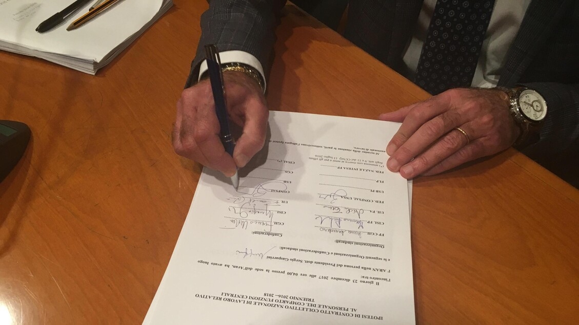 Aran, PA managementcontract getekend, 558 euro opgehaald