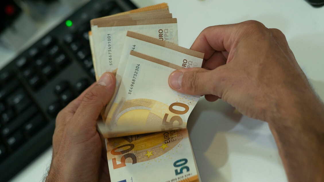 Euro stijgt, handelt op $1,1671