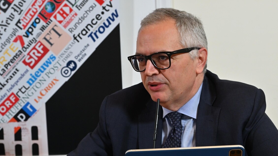 Kino und Audiovisuelles, Regisseur Nicola Borrelli tritt zurück