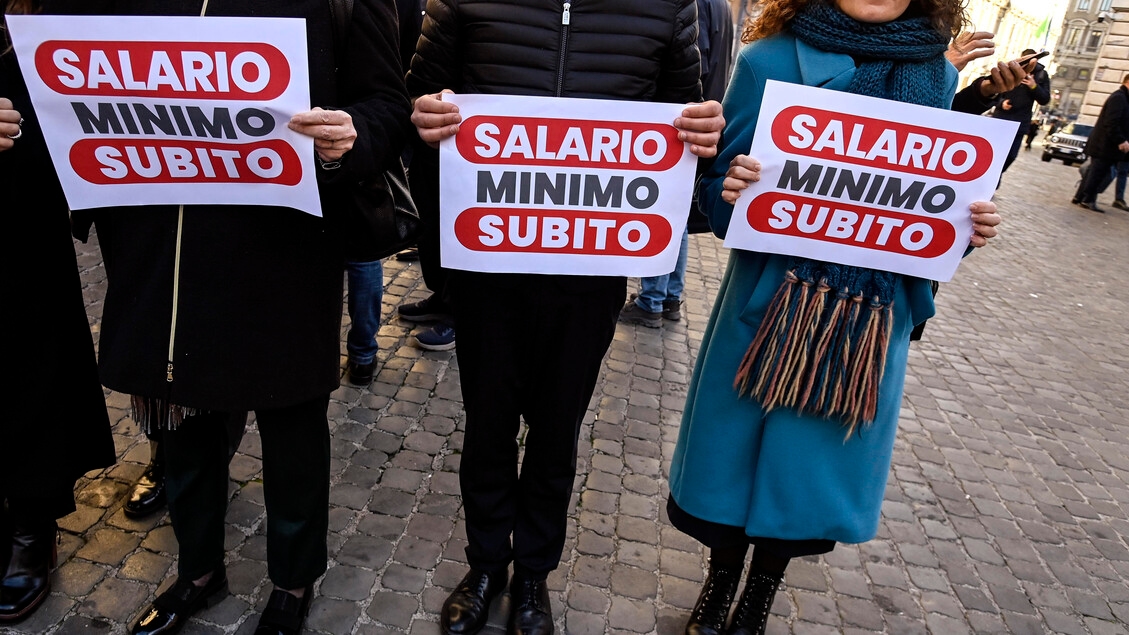 El Senado aprueba mandato gubernamental sobre salario mínimo y lo convierte en ley