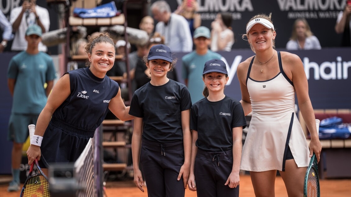 International: baby patients Gemelli and Bambino Gesù with the champions