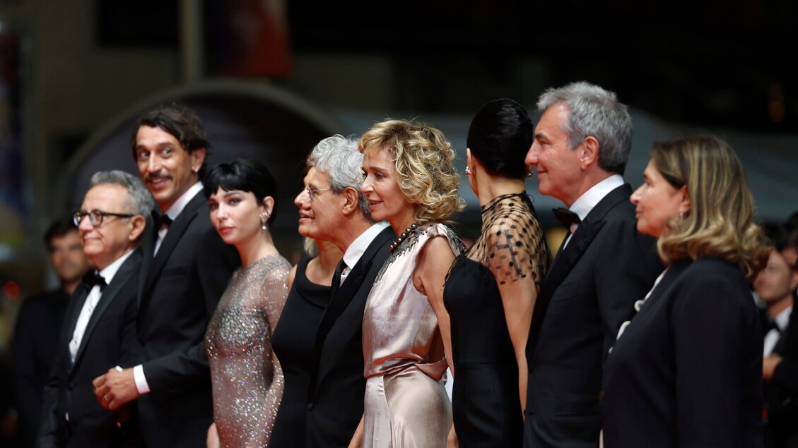 Dehors, à l'avant-première de Cannes 7 minutes d'applaudissements pour Martone