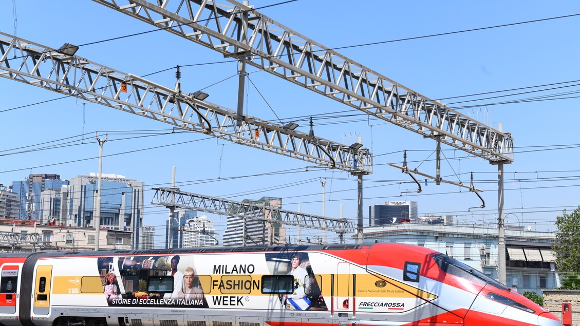 Der Frecciarossa trägt die Farben der Mailänder Modewoche