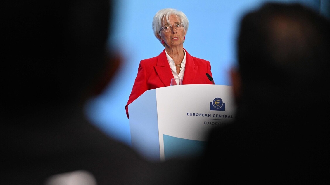 La Bce taglia i tassi al 2%, sul Pil l'ombra dei dazi