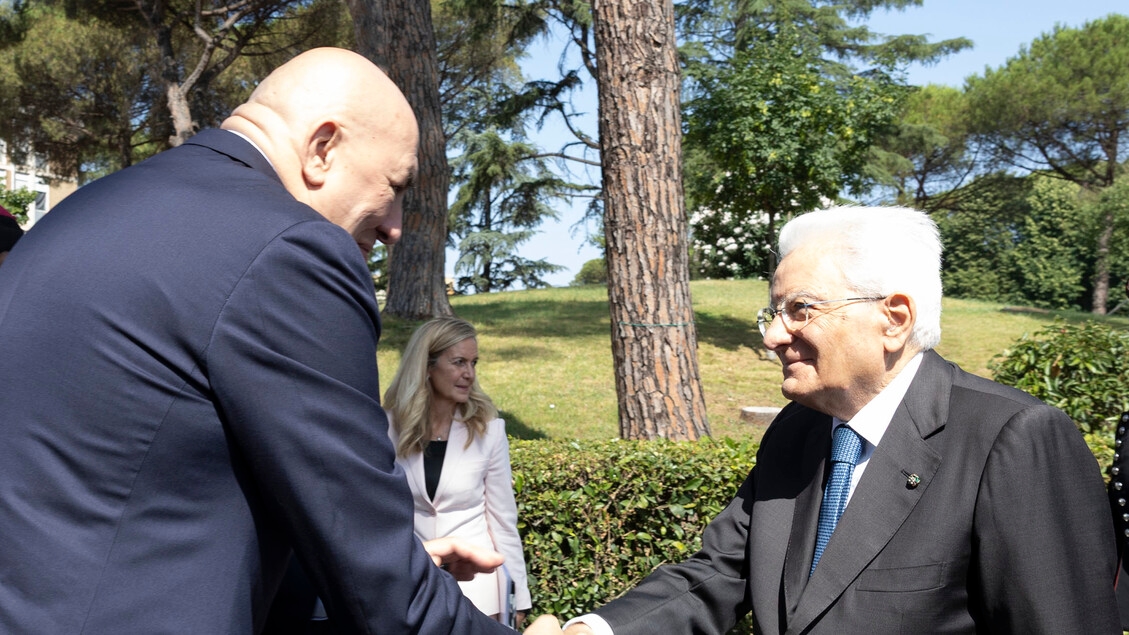 Mattarella en Crosetto leveren 16 adelaars aan de nieuwe Top Gun-piloten