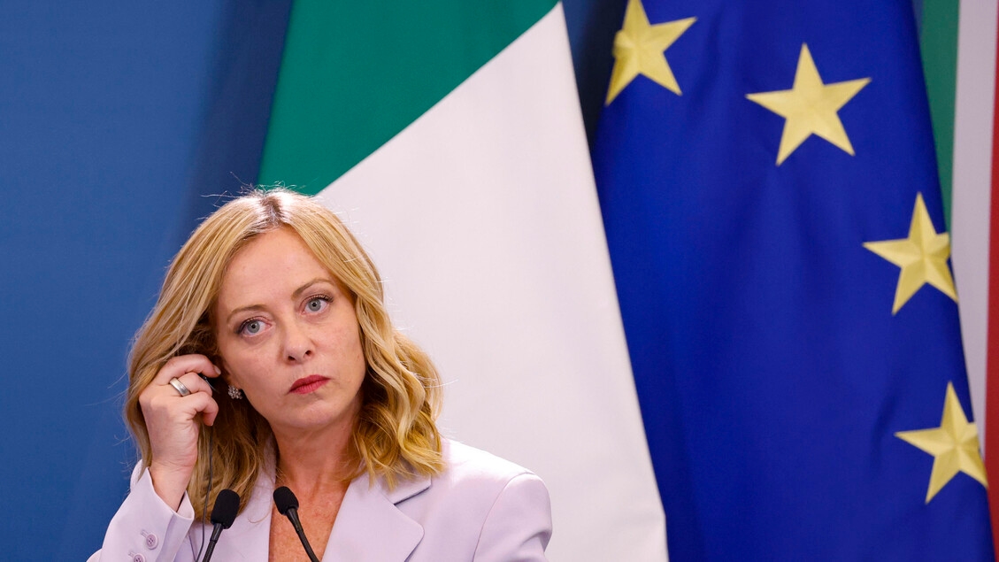 Op weg naar de top in Alaska wacht Meloni erop dat Poetin zich bewijst. Salvini rekent op Trump.