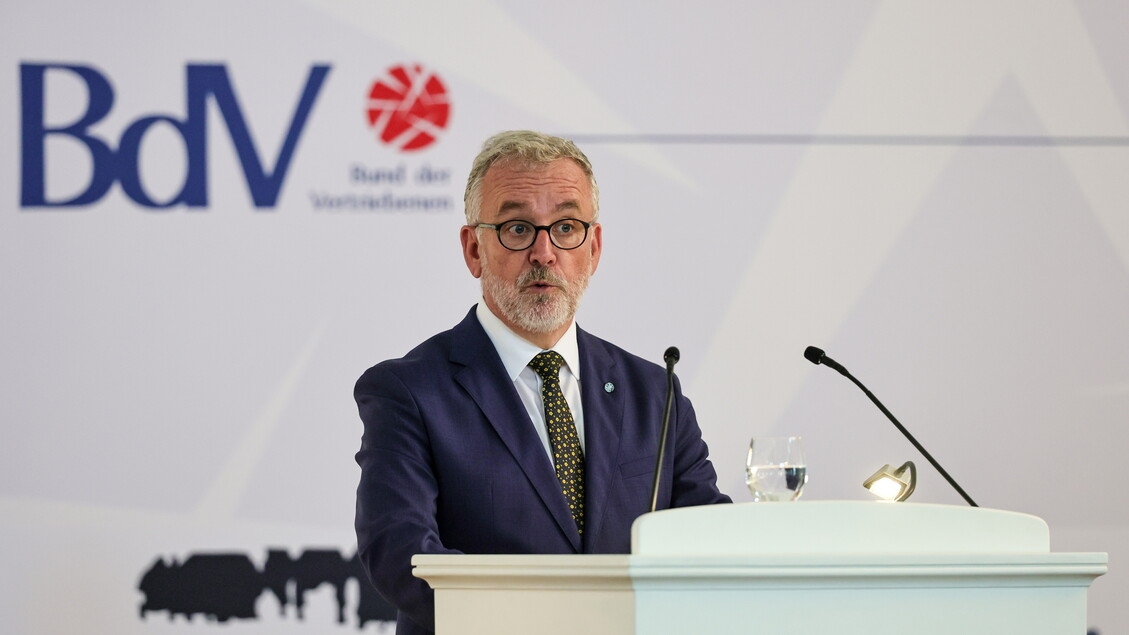 Deutsche Industrieaufträge gehen im Juni überraschend zurück