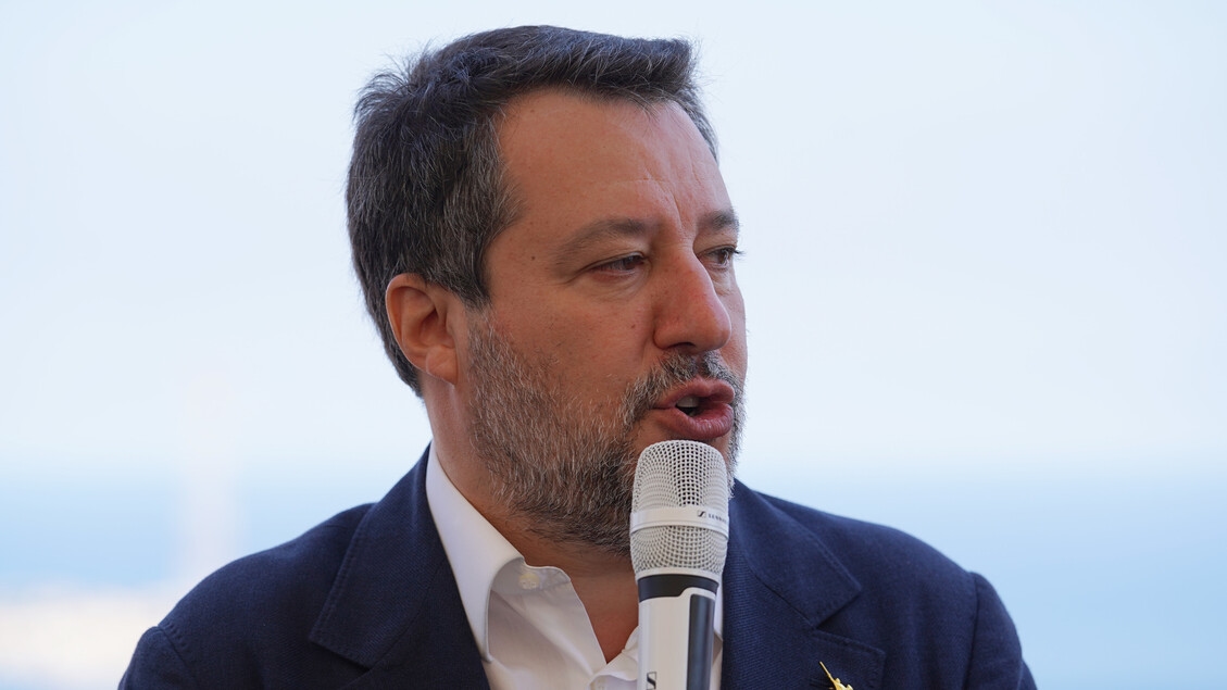 Salvini: "Estamos trabalhando para revisar as renovações de carteira de motorista com base na idade."