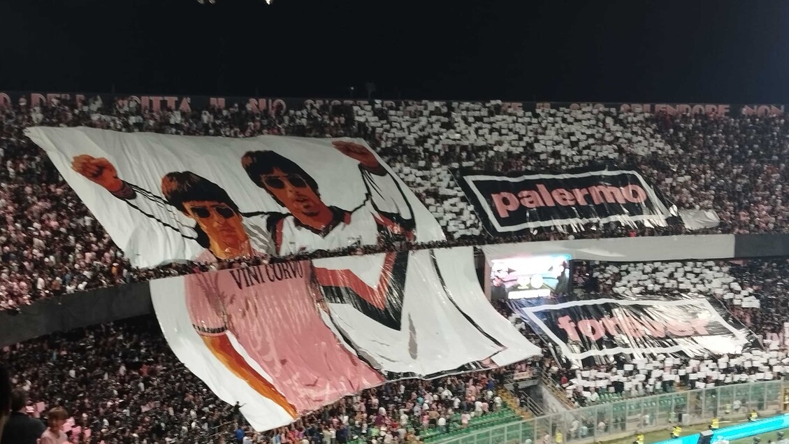 Manchester City beat Palermo 3-0, Reijnders scoring a brace