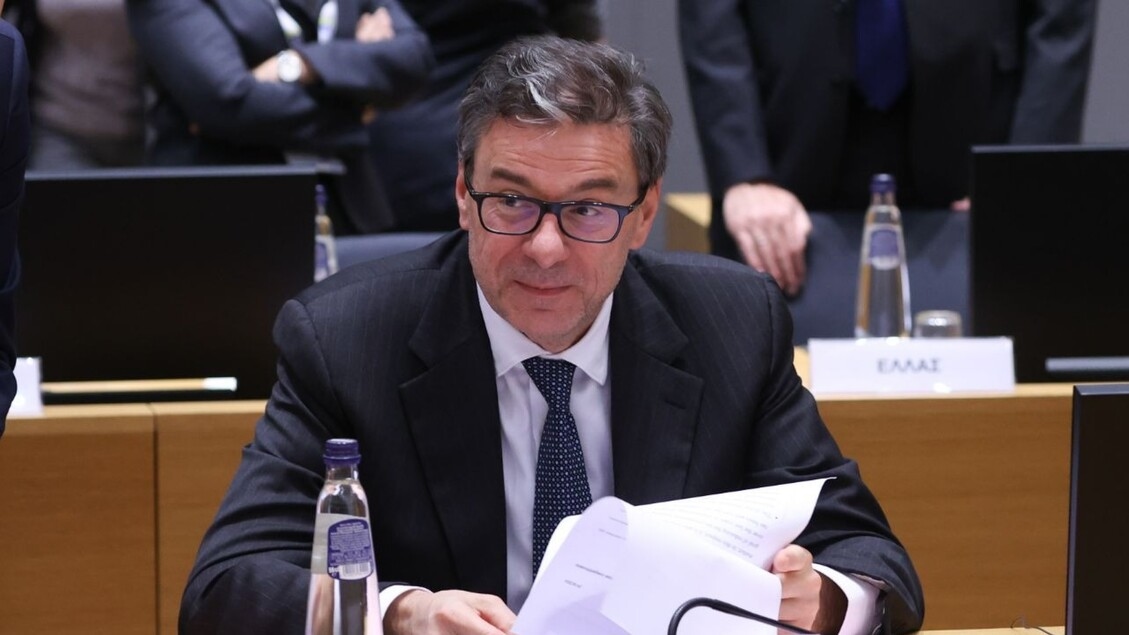 Giorgetti: "El desguace es razonable, con aportaciones de los bancos".