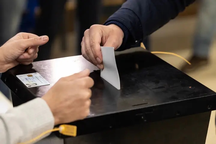 Wetgevende verkiezingen: televisieprognoses geven een onthouding aan tussen 34,7% en 47,7%