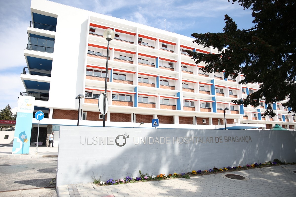 Un uomo è rimasto gravemente ferito dopo essere stato aggredito con un'ascia