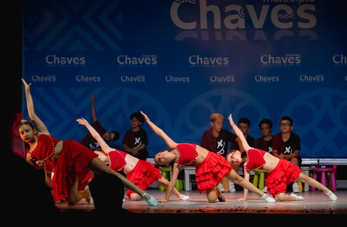 Más de 360 bailarines participaron en Chaves En'Dança