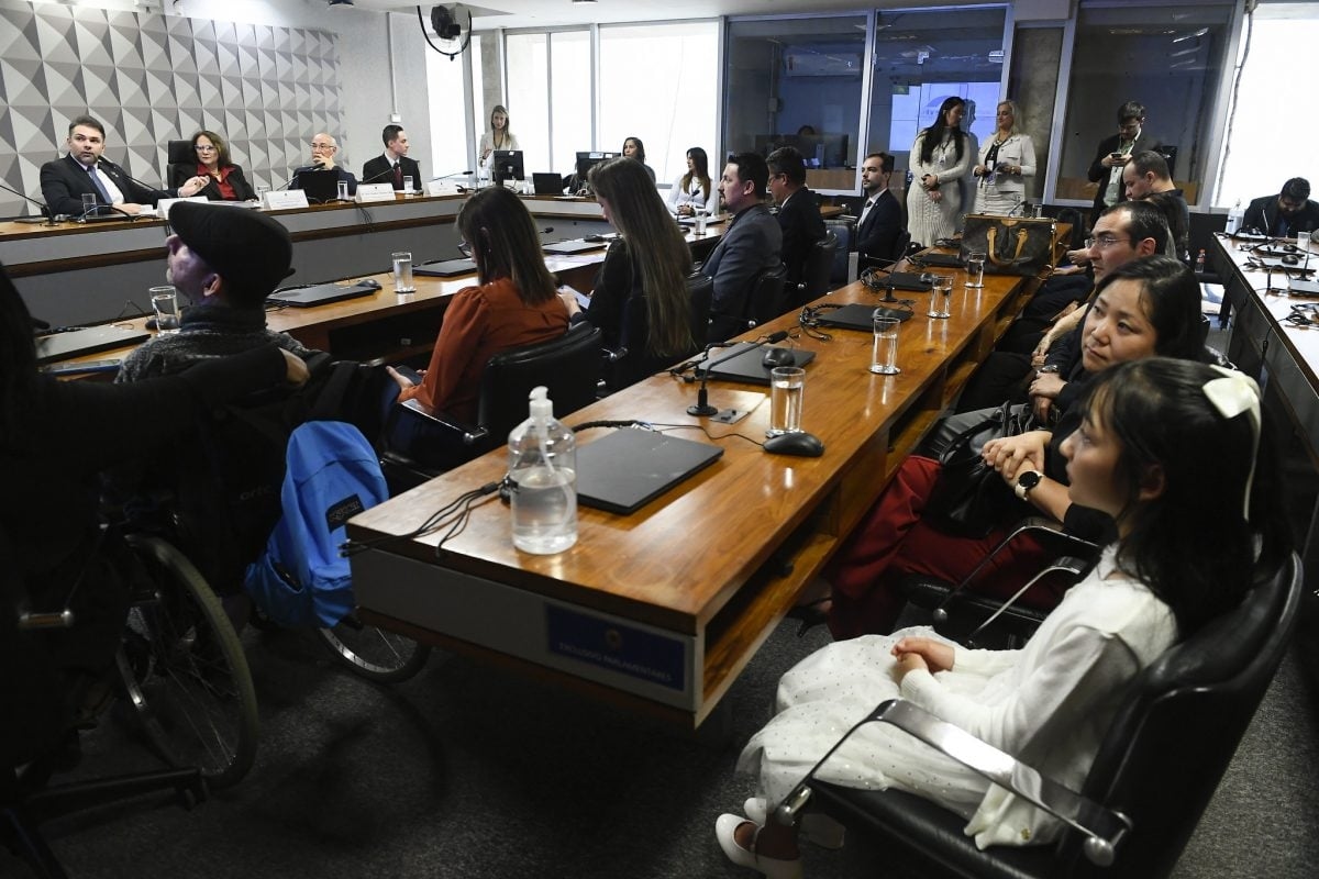 Senate Committee Examines Proposal to Protect Voice Actors from AI Competition