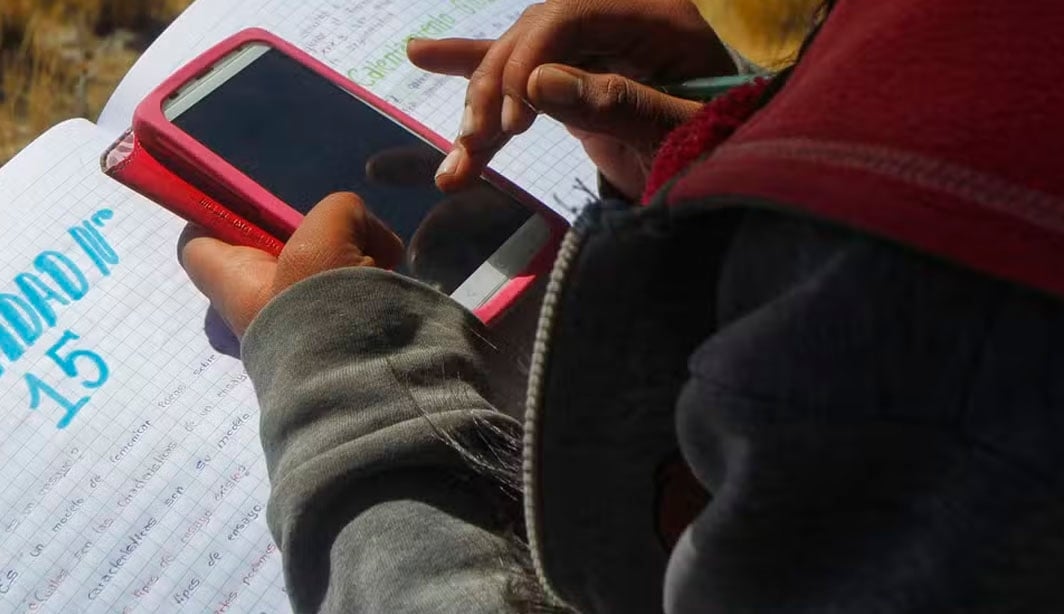 Alemanha amplia debate sobre proibir smartphones em escolas