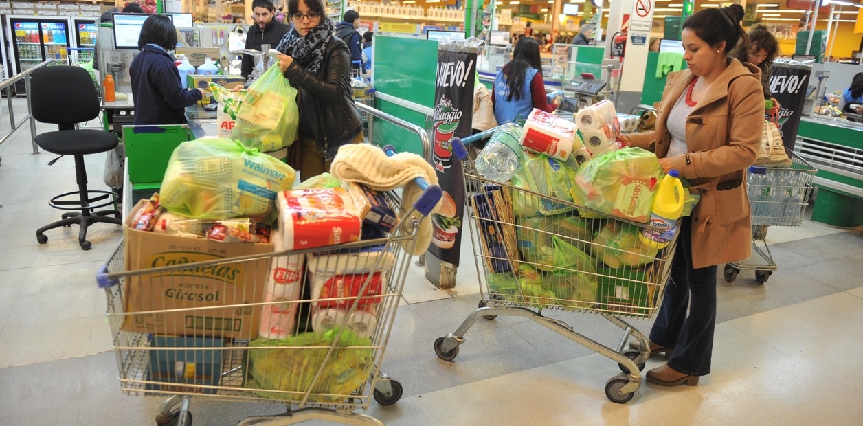 Rodziny finansują swoje pożyczki za pomocą kart kredytowych: kredyt rośnie w gospodarce dwuprędkościowej.