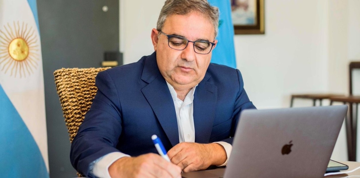 "Mileli'nin bizi ziyaret etmesini isterim": Yataktaki dolar planına katılan ilk Peronist valinin dileği