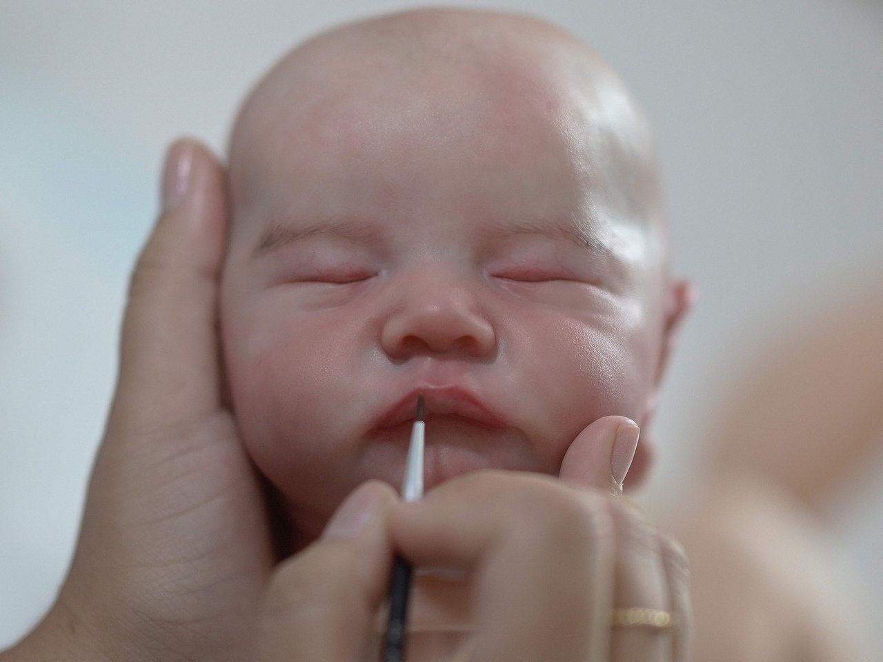 Bebés reborn: el perturbador avance de los muñecos hiperrealistas que respiran, lloran y parecen cobrar vida gracias a la IA