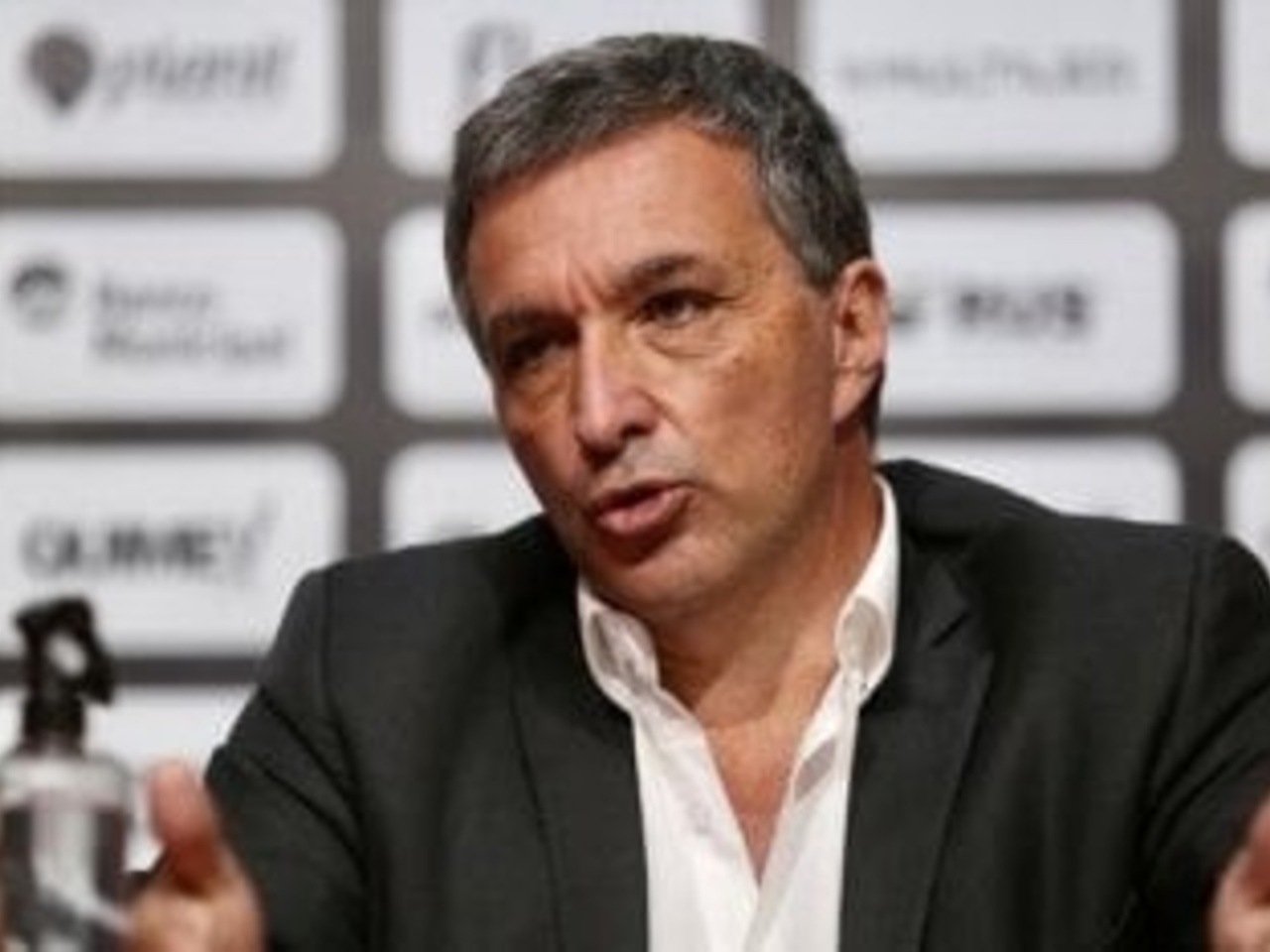 Newell's'da Malcorra ile çekilen fotoğraf skandalı: Başkan Astore, söz konusu önlemin bir "ceza" değil, çocuklara yönelik bir "koruma" olduğunu açıkladı.