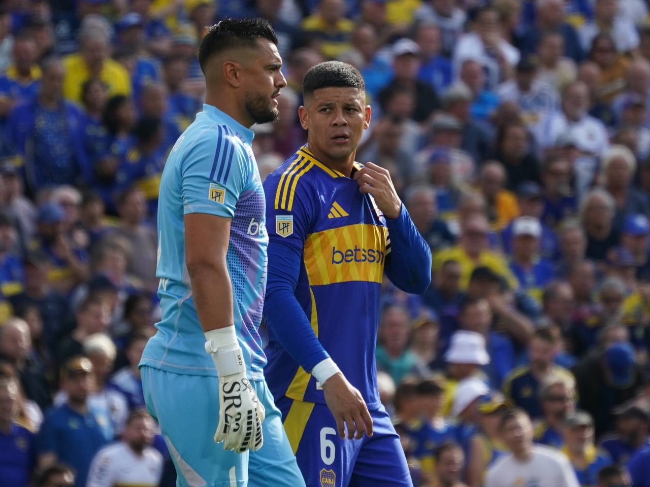 Russo, Boca Juniors'ın beş ağır sıklet oyuncusuyla doğrudan konuştu: Marcos Rojo'nun başında olduğu, arkadan başlayan ve çıkış kapılarını açık bırakan oyuncular.