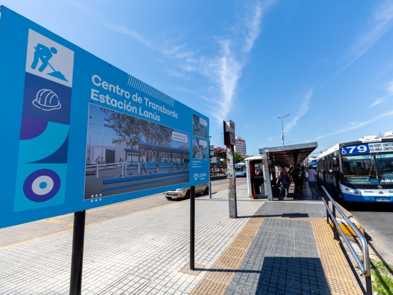 Le fermate degli autobus vengono modificate perché è in corso la ristrutturazione di una stazione di cambio, attraverso la quale ogni giorno transitano 120.000 persone