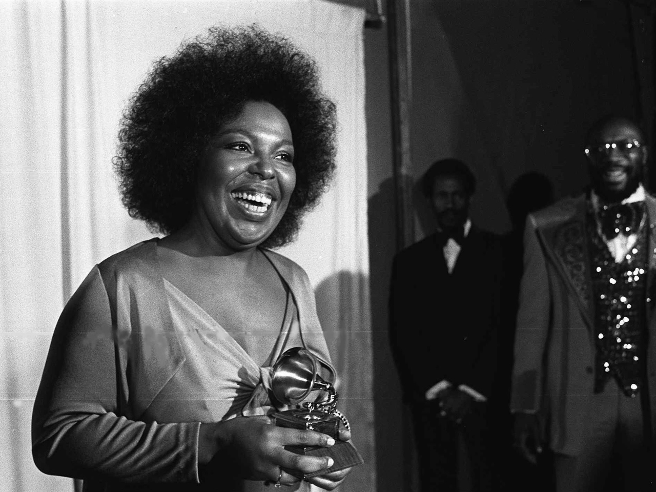 È morta Roberta Flack, la leggendaria cantante di Killing Me Softly with Your Song