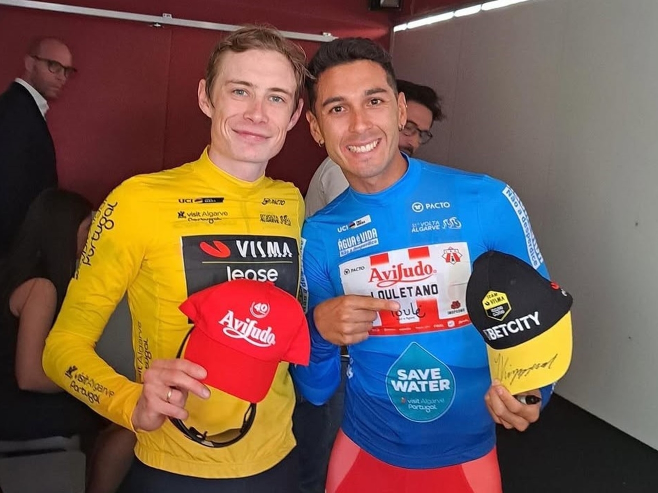 Nicolás Tivani, la star argentine de la montagne de la Vuelta de Algarve qui a marqué l'histoire du cyclisme et célébré sa victoire avec un double titre au Tour de France