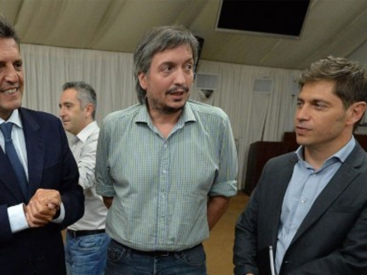 Cristina monopolisiert die peronistische Führung: Máximos Chancen wachsen, Massa tritt zurück und Kicillof leistet keinen Widerstand.