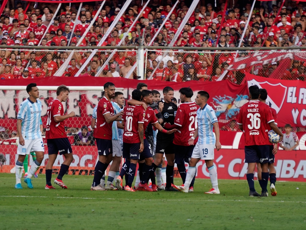 The referees for Matchday 10 of the 2025 Clausura Tournament: who will officiate the Avellaneda derby between Racing and Independiente.