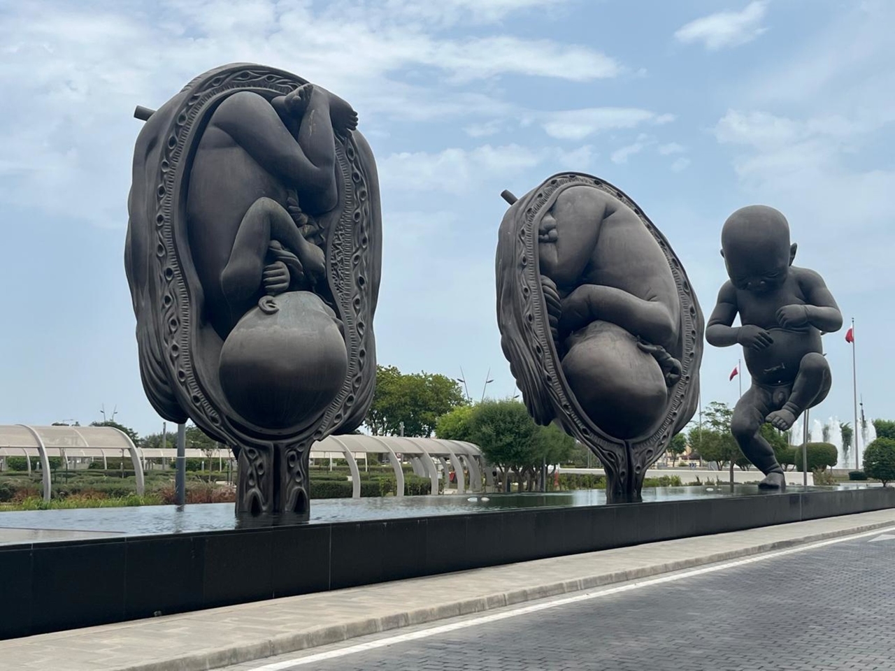 En Doha, la obra de Damien Hirst que permaneció cubierta cinco años y hoy da nombre a un barrio