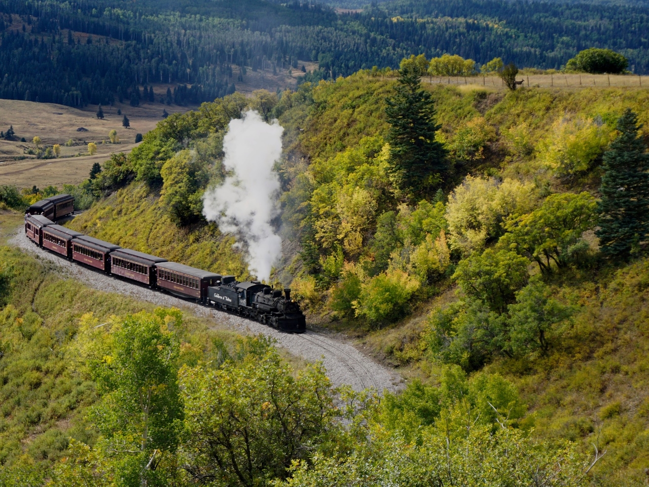 El que trepa montañas, el de vagones históricos y el ferrocarril a vapor más largo y alto: 6 viajes en tren espectaculares de Norteamérica