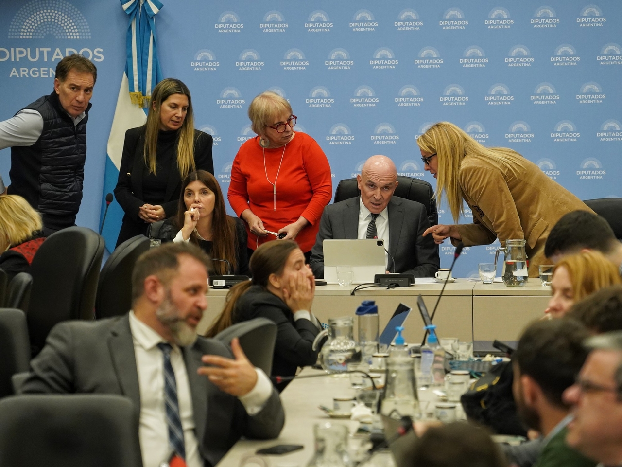 Javier Milei ve önlemleri, CANLI: Hükümet, cezai sorumluluk yaşını 14'e düşürmek için önemli bir adım atmayı hedefliyor.