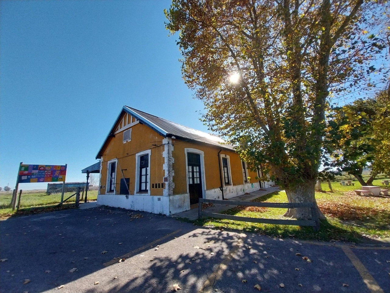 La estación de tren convertida en escuela, el origen de la torta negra y relax en las termas en una escapada de fin de semana