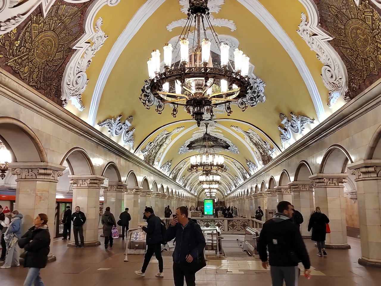 Die Moskauer Untergrundbahn, ein unterirdisches Museum, wird 90.