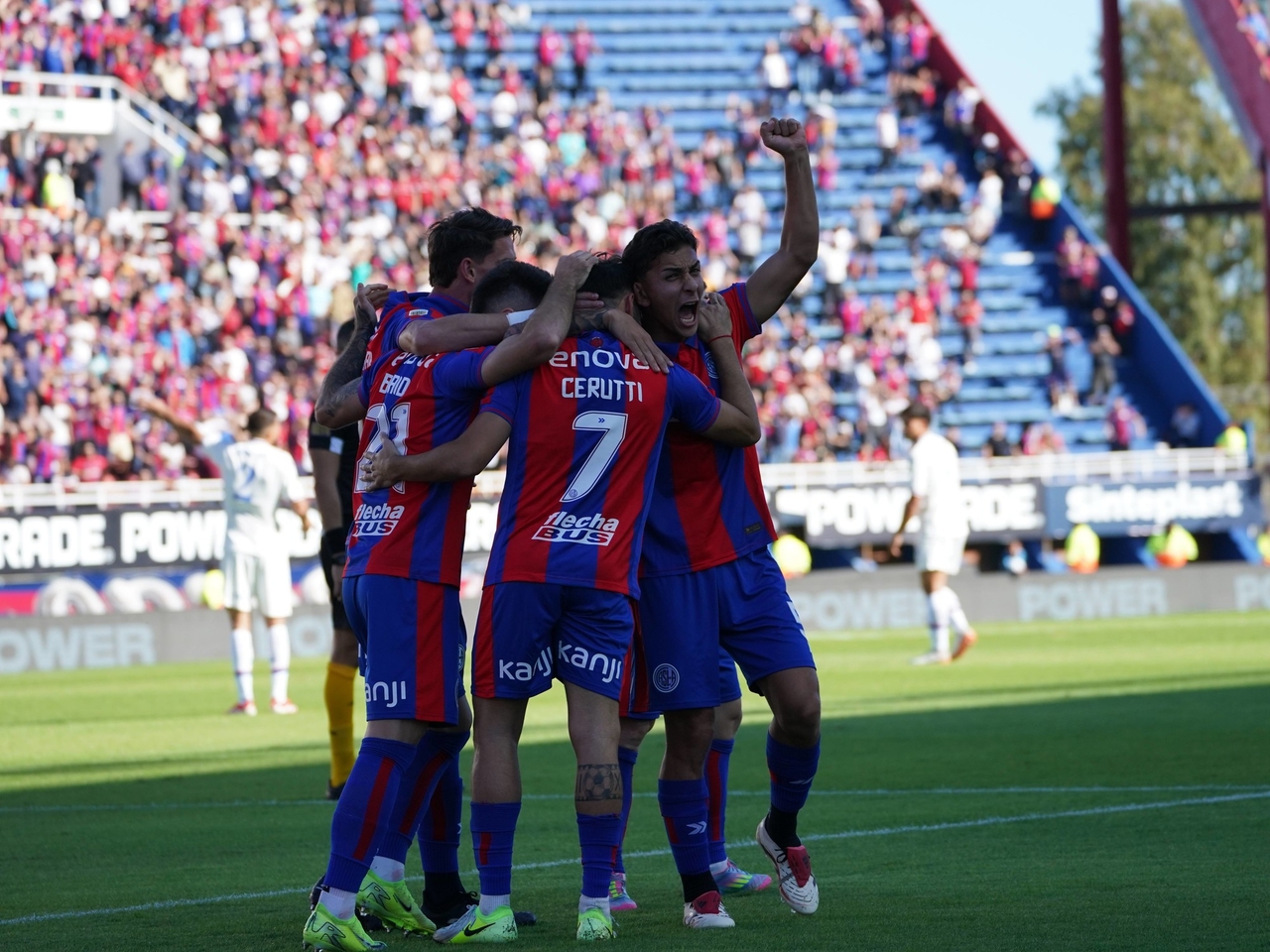 Nach einer weiteren chaotischen Woche verlässt sich San Lorenzo im Spiel gegen Argentinos Juniors ausschließlich auf die epische Leistung von Russos Team.
