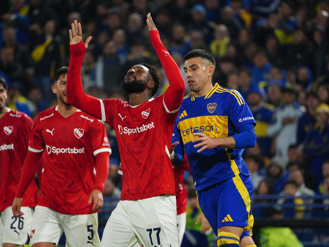Independiente a célébré comme à l'époque de sa gloire et Boca a touché le fond : l'équipe de Vaccari a éliminé Xeneize à La Bombonera et est demi-finaliste du tournoi Apertura.