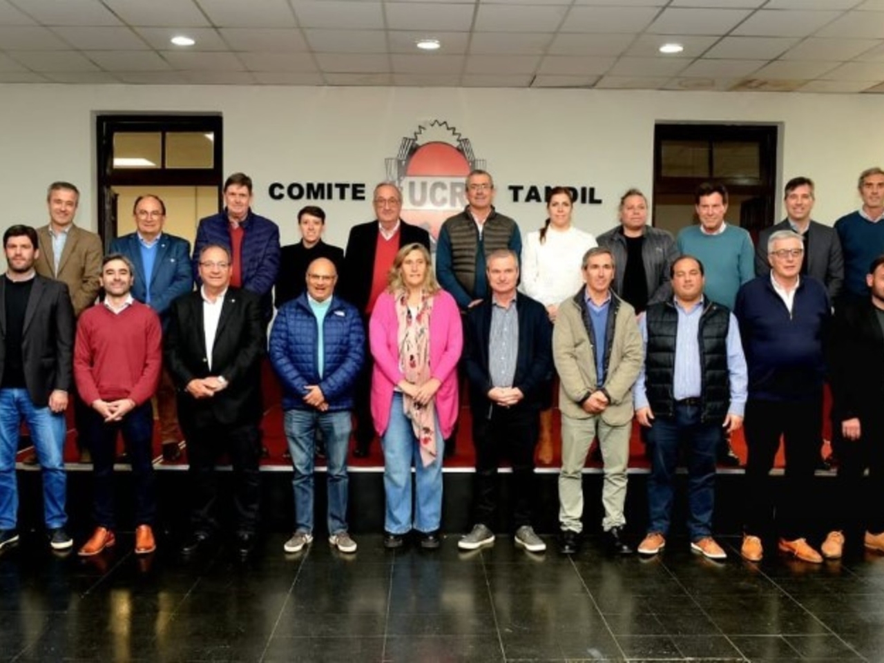 Eyalette 27 belediye başkanı bulunan UCR, LLA-PRO veya K Peronizm dışı partilerle anlaşma müzakereleri için fiyatı yükseltiyor