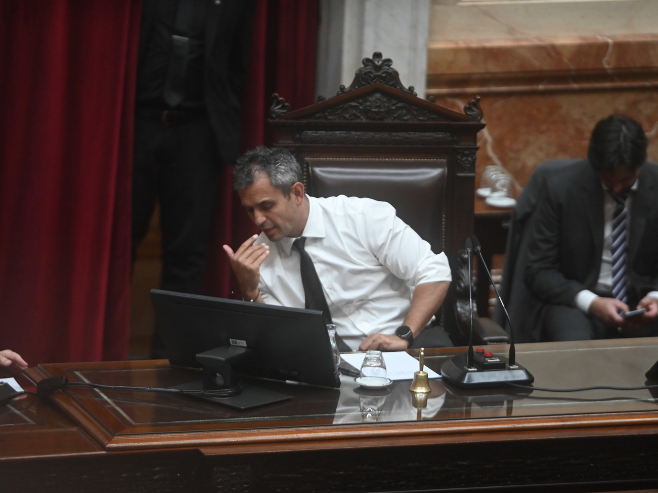 Députés : L'opposition cherche à porter un coup contre Milei demain, et le gouvernement fait pression pour que la session échoue.