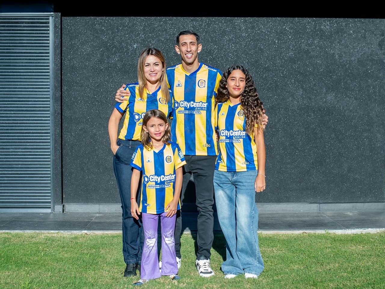 La tendre dédicace d'Ángel Di María à sa mère et la photo de famille de son retour à Rosario Central : « Prends le vélo... »