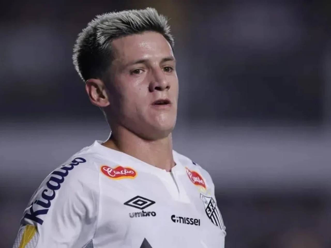Leonardo Godoy, Julio Vaccari's first reinforcement at Independiente: he arrives from Brazil, was Neymar's teammate, and the Reds will pay him in four easy installments.
