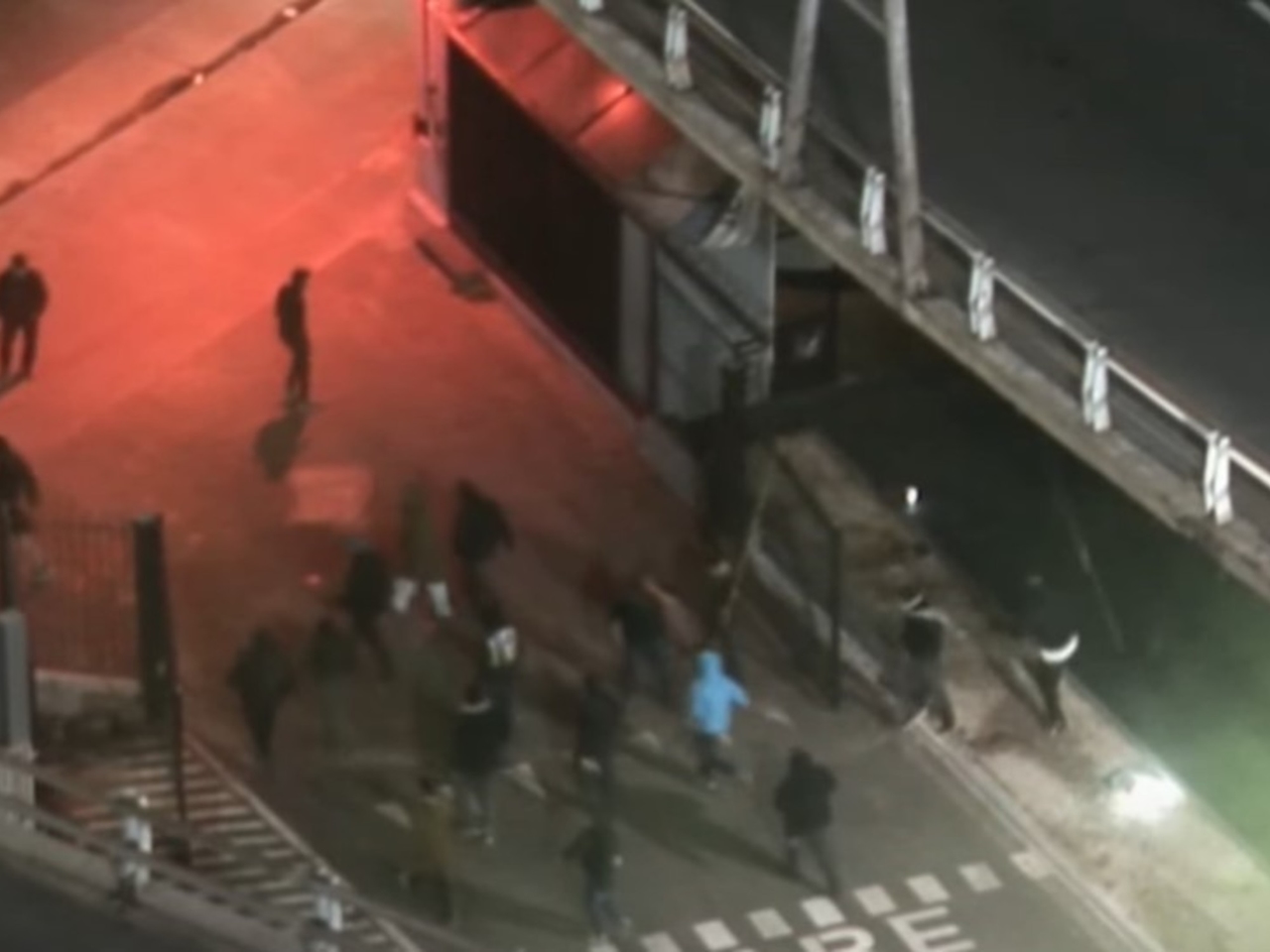 This is how about 70 La Cámpora activists entered TN to cause damage after the ruling against Cristina Kirchner.